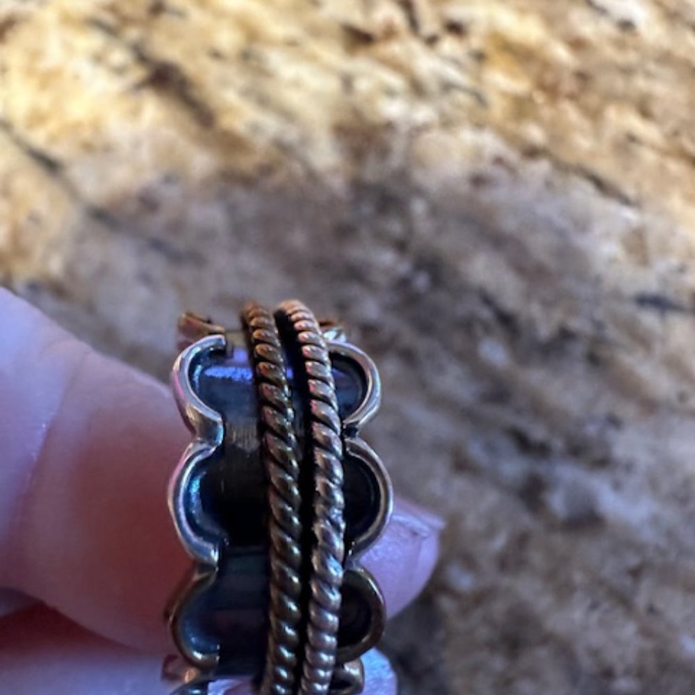 Two Tone Ruffle Edge Spinner Ring  4572   NWT Boutique - Picture 3 of 4